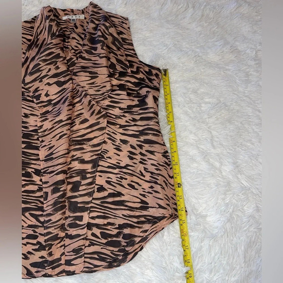 CAbi 100% Silk Pink Zebra Striped Ruffled Sleeveless Blouse Women’s Size XS - Picture 9 of 9